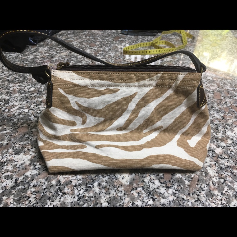 Dooney and Bourke duck zebra bag purse JO744853